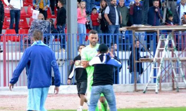 Χαμός στο Νίκη Βόλου-Ιωνικός - Αποδοκιμασίες και ντου οπαδού (photos)