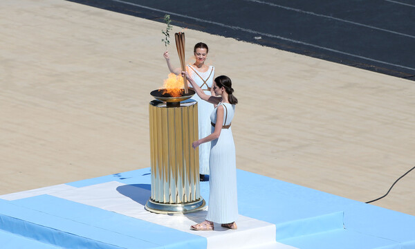 Λιτή και χωρίς κόσμο η τελετή παράδοσης της Ολυμπιακής φλόγας στην ΟΕ του Τόκιο 2020 (video)