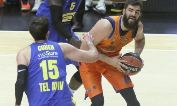 «Έδεσε» Ντούμπλιεβιτς η Βαλένθια