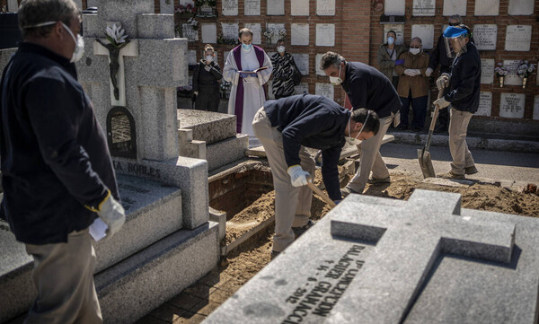 Κορονοϊός - Τραγωδία στην Ισπανία: 864 θύματα σε 24 ώρες - Πάνω από 9.000 συνολικά οι νεκροί 