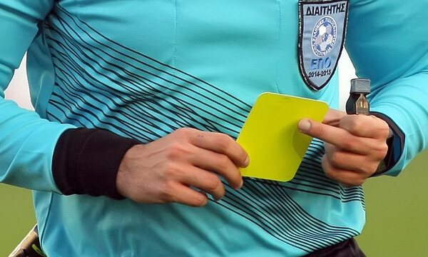 Πρόταση της FIFA λόγω πανδημίας: Κίτρινη κάρτα για το… πτύειν