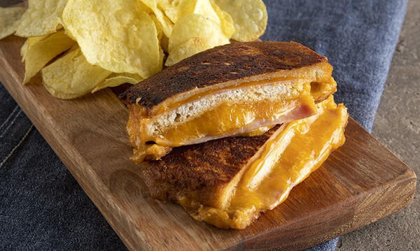 Άκης Πετρετζίκης: Monte Cristo sandwich