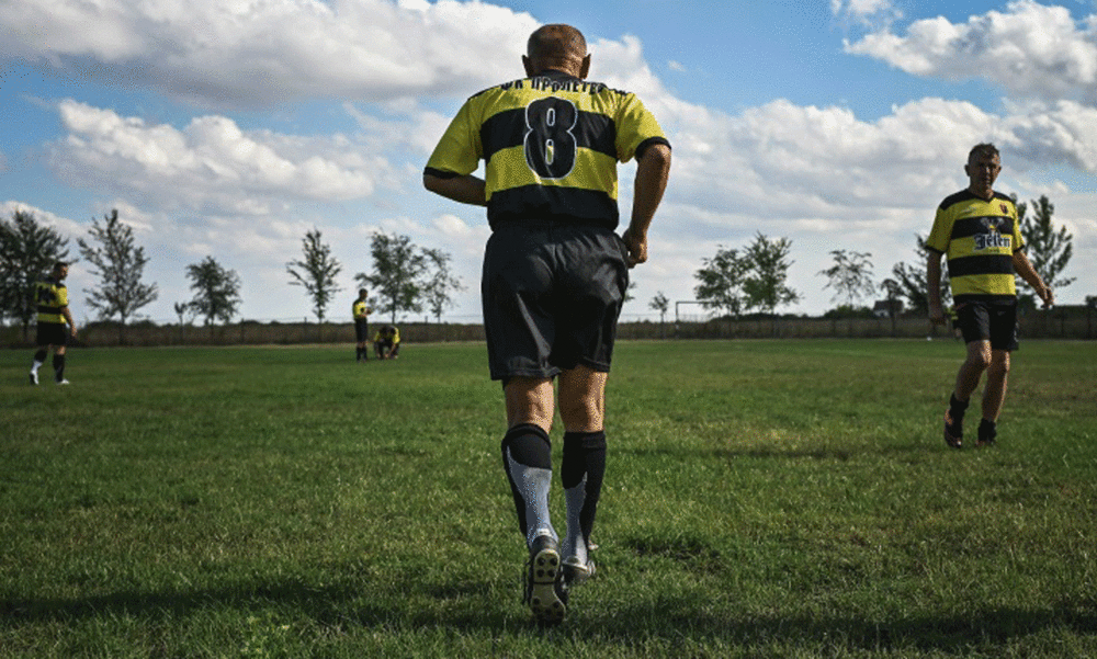 Απίστευτο: 66χρονος παίζει ακόμα ποδόσφαιρο στη Σερβία (photos)