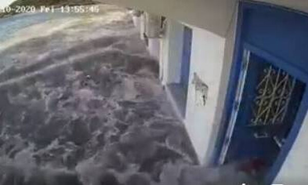 Σεισμός - Σάμος: Συγκλονιστικό βίντεο από το τσουναμι στο νησί (vid)