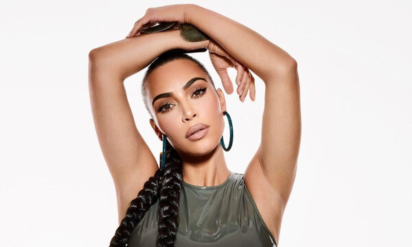 Φωτιές «άναψε» η Kim Kardashian με αυτό το μικροσκοπικό μπικίνι