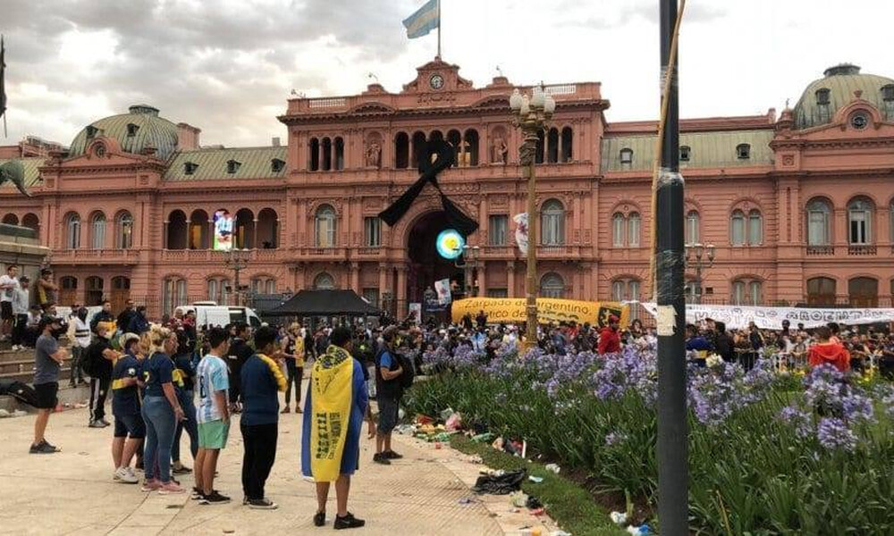 Ντιέγκο Μαραντόνα: Συγκλονιστικές στιγμές στο λαϊκό προσκύνημα (photos+video)