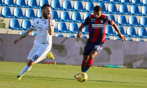 Serie A: Πρώτη νίκη για Κροτόνε!