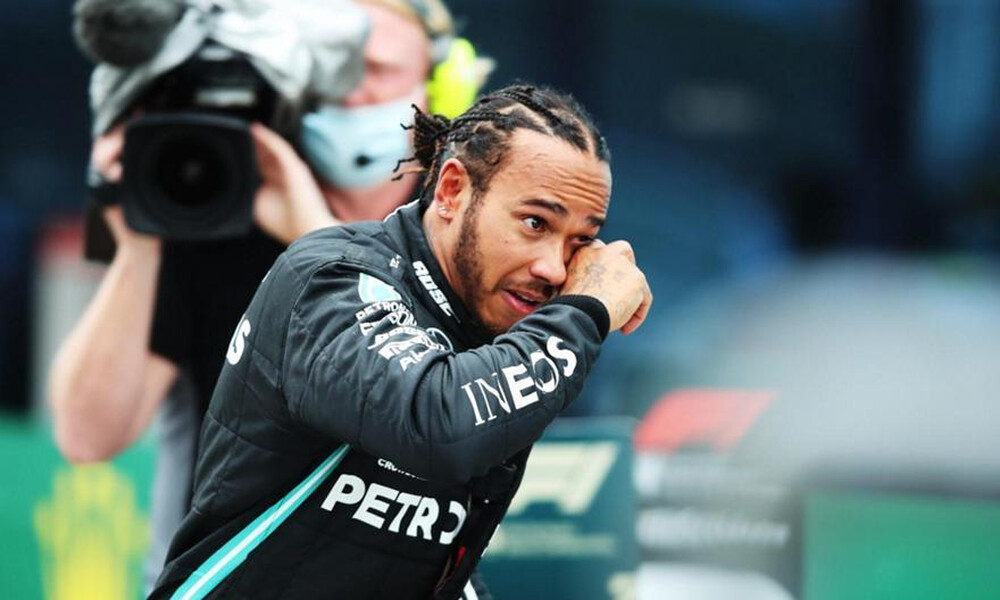 Formula 1: Παραμένει στη Mercedes ο Χάμιλτον
