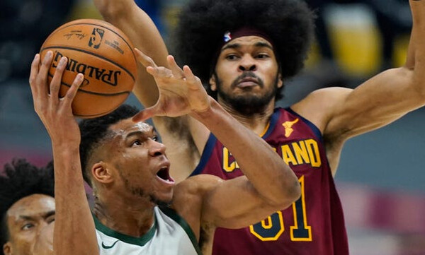 NBA: Μια ομάδα μόνος ο Αντετοκούνμπο - Μαγική εμφάνιση (video+photos)