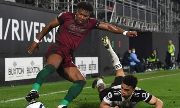 Premier League: O Tραορέ «χτύπησε» στο φινάλε και βύθισε τη Φούλαμ