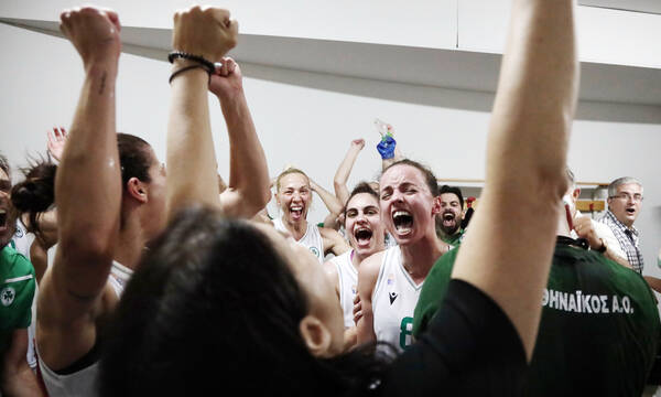 Ολυμπιακός-Παναθηναϊκός: Το «πράσινο» γλέντι στα αποδυτήρια του ΣΕΦ - Υποδοχή στη Λεωφόρο (photos)