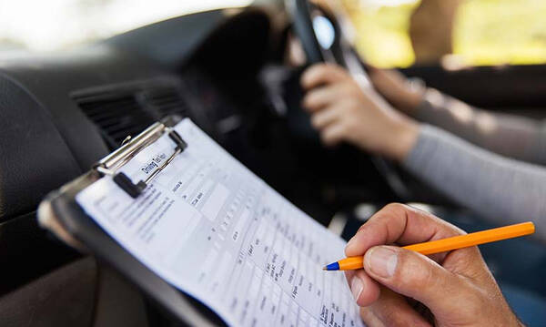 Δεν πέρασε τις εξετάσεις για το δίπλωμα οδήγησης και... - Αυτό που έπαθε δεν περιγράφεται