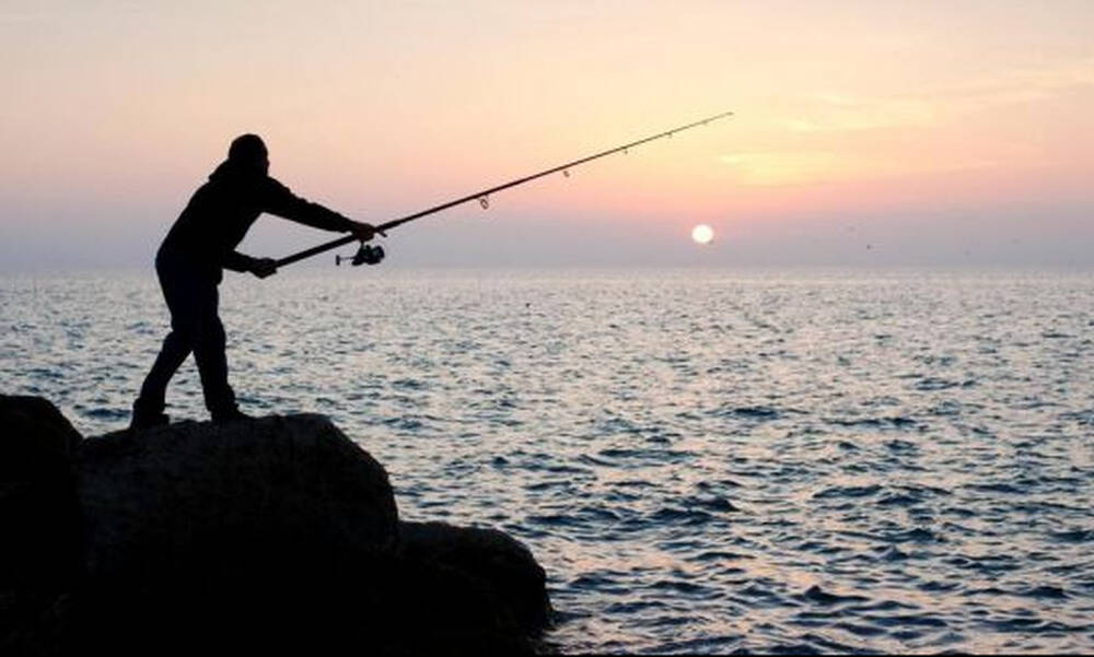 Πήγε για ψάρεμα με πετονιά - Το «θηρίο» που έπιασε τον άφησε άναυδο (photos)