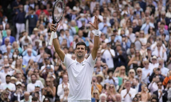 Wimbledon: Δύο νίκες από το 20ο Grand Slam ο Τζόκοβιτς – Αποθεώθηκε ο Φέντερερ (videos)