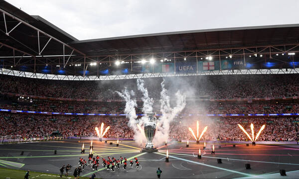 Euro 2020 - Τελικός Ιταλία-Αγγλία: «Τρέλα» στις εξέδρες του Γουέμπλεϊ (photos+video)