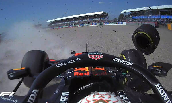 Formula 1: Τρομακτικό ατύχημα με Φερστάπεν και Χάμιλτον - Διακοπή στον αγώνα (vid)