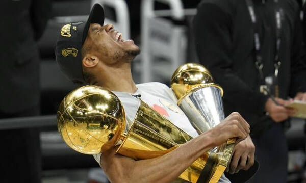 ΤΟΠ 10 ΝΒΑ: Σάρωσε όλες τις κατηγορίες ο MVP! (videos)