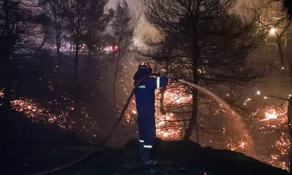 Φωτιά στη Μάνη: Εκκενώνεται το χωριό Καρβελάς - Δύσκολη η νύχτα