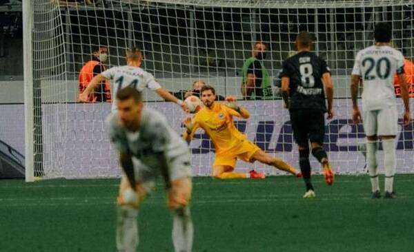 Europa League: Μοιρασιά για Άιντραχτ και Φενέρ, έχασε πέναλτι ο Πέλκας – Πήρε βαθμό η Νάπολι! 