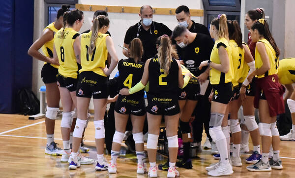 ΑΕΚ – Αρσενιάδης: «Καλύτερα να χάναμε με 3-0 σετ παρά οι δύο τραυματισμοί των Βεργίδου και Διώτη»