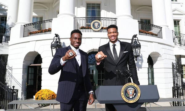 ΝΒΑ: Γιάννης και Θανάσης στον Λευκό Οίκο με τα δαχτυλίδια τους! (photos+video)