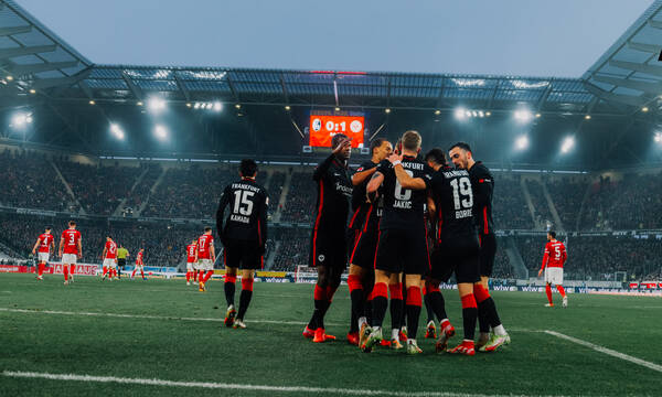 Bundesliga: Σπουδαίο διπλό της Άιντραχτ Φρανκφούρτης στην έδρα της Φράιμπουργκ (video+photos)