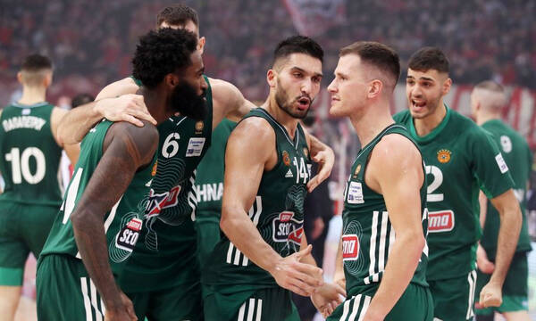 Ολυμπιακός - Παναθηναϊκός: Η συνήθεια που έγινε λατρεία μέσα στο ΣΕΦ (video+photos)