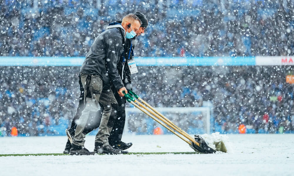 Premier League: Τρομερή χιονόπτωση στο Μάντσεστερ Σίτι-Γουέστ Χαμ (video+photos)