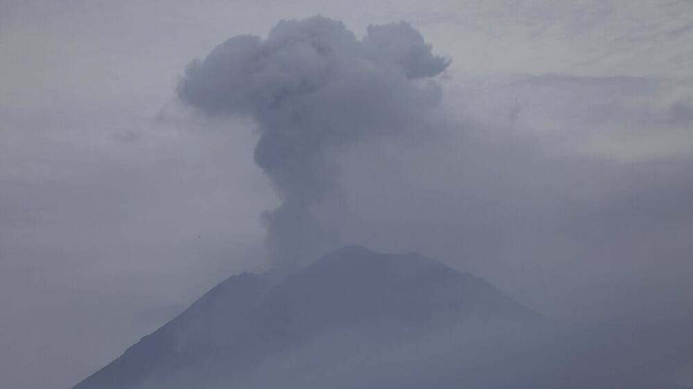 Έκρηξη ηφαιστείου στην Ινδονησία: Εικόνες αποκάλυψης με 13 νεκρούς και 57 τραυματίες