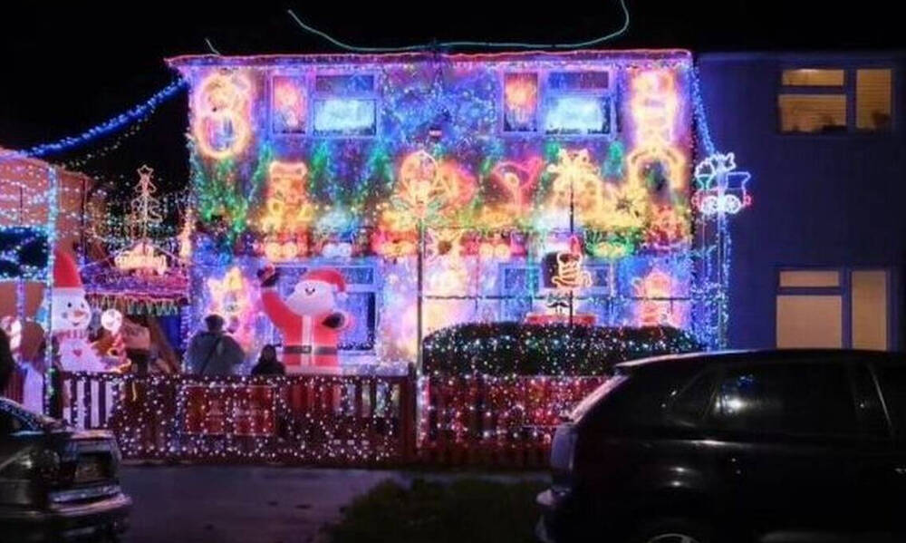 Το απόλυτο χριστουγεννιάτικο σπίτι στην Αγγλία: Έχει 30.000 λαμπάκια
