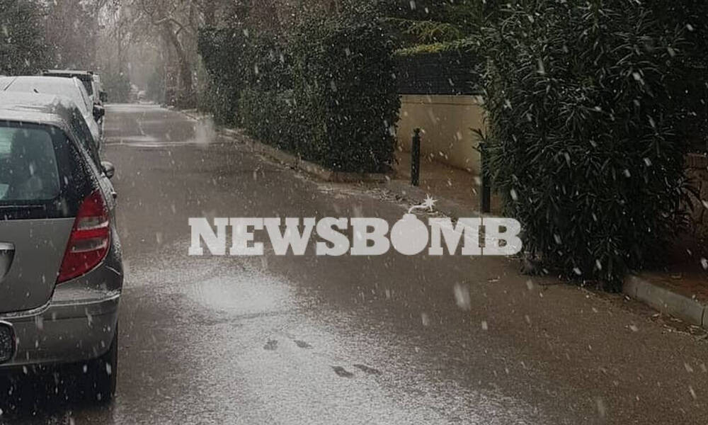 Καιρός τώρα: Χιονίζει σε όλη την Αθήνα! Το έστρωσε στα βόρεια προάστια - Ποιοι δρόμοι είναι κλειστοί