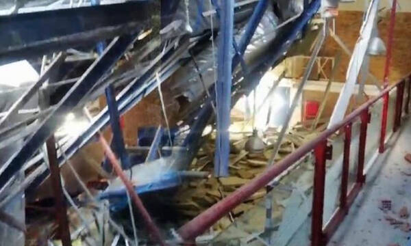 Συγκλονιστικές εικόνες - Δεν άντεξε και έπεσε η οροφή του κλειστού του «Δαΐς» (photos)