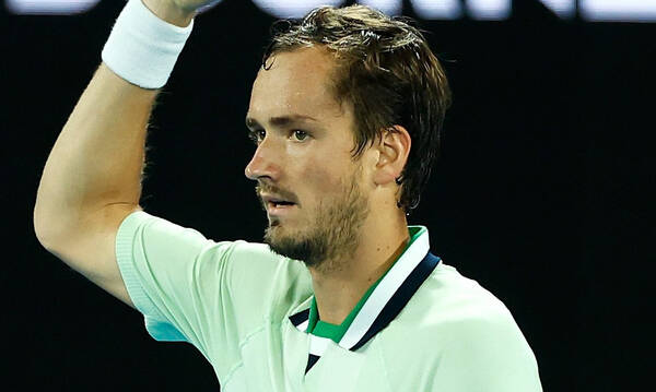 Australian Open: Νέο προβάδισμα του Μεντβέντεφ, 2-1 σετ τον Τσιτσιπά στον 2ο ημιτελικό (video)