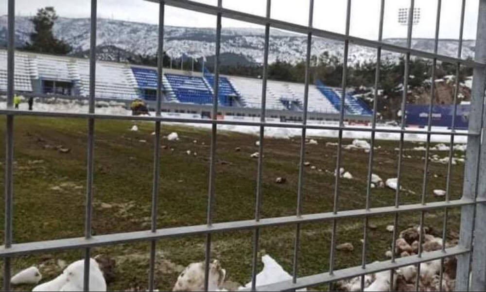 Κηφισιά-ΑΕΚ Β: Στον «αέρα» το παιχνίδι - Προσπάθειες να καθαριστεί το γήπεδο της Καισαριανής