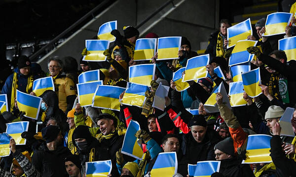 Europa Conference League: Με σημαίες της Ουκρανίας οι οπαδοί της Μπόντο Γκλιμτ (pics)