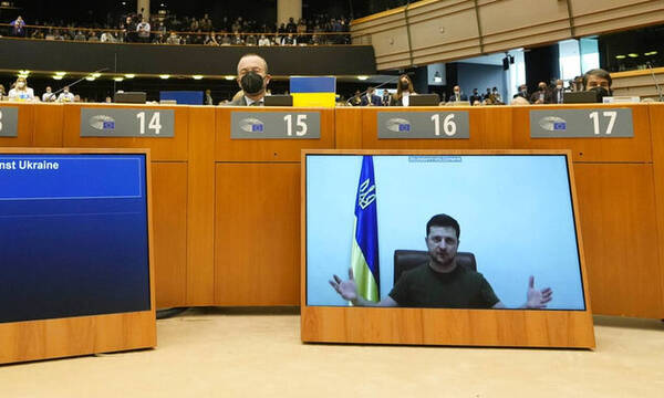 Τηλεφωνική επικοινωνία Μητσοτάκη-Ζελένσκι για να μιλήσει στη Βουλή ο Ουκρανός πρόεδρος