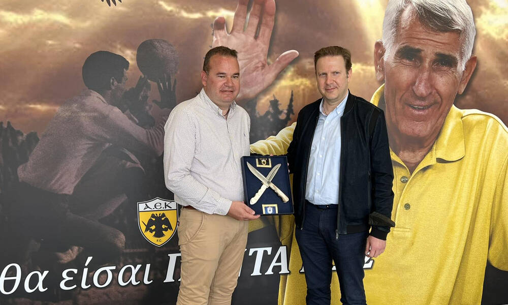ΑΕΚ Β-Ηρόδοτος: Αναμνηστικό δώρο των Κρητικών για την Ένωση (photos)