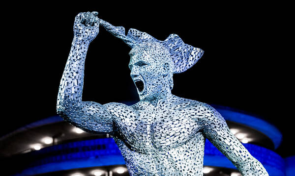 Μάντσεστερ Σίτι: Αποκαλύφθηκε το άγαλμα του Αγκουέρο - 10 χρόνια μετά το γκολ τίτλου (pics+vid)