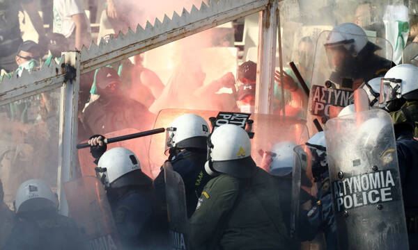  Τελικός Κυπέλλου Ελλάδας: Επεισόδια μεταξύ οπαδών, έπεσε ξύλο στο ΟΑΚΑ! (photos+video)