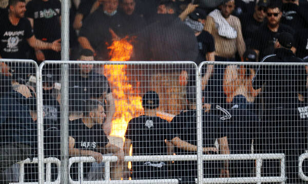 Τελικός Κυπέλλου Ελλάδας: Φωτιά στην εξέδρα του ΠΑΟΚ (photos+video)