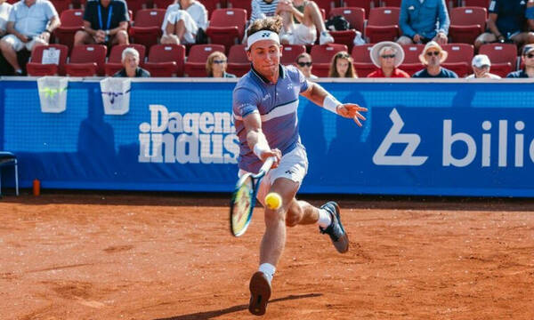 Roland Garros: Στα προημιτελικά ο Κάσπερ Ρουντ, περιμένει τον νικητή στη «μάχη» του Τσιτσιπά