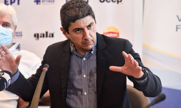 Συναντήθηκε με FIFA, UEFA και ΕΠΟ ο Αυγενάκης - Πήρε παράταση το Μητρώο