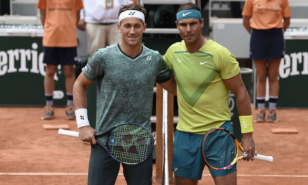 Roland Garros: Με αέρα Hollywood και τον Μάικλ Ντάγκλας η «μάχη» Ναδάλ-Ρούουντ (photo)