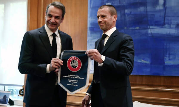 Συνάντηση Μητσοτάκη με τον πρόεδρο της UEFA Αλεξάντερ Τσέφεριν
