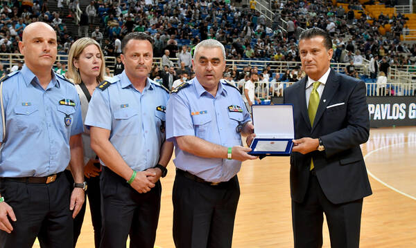 4ο Τουρνουά «Παύλος Γιαννακόπουλος»: Τιμήθηκε το προσωπικό του Πυροσβεστικού Σώματος (Photos)