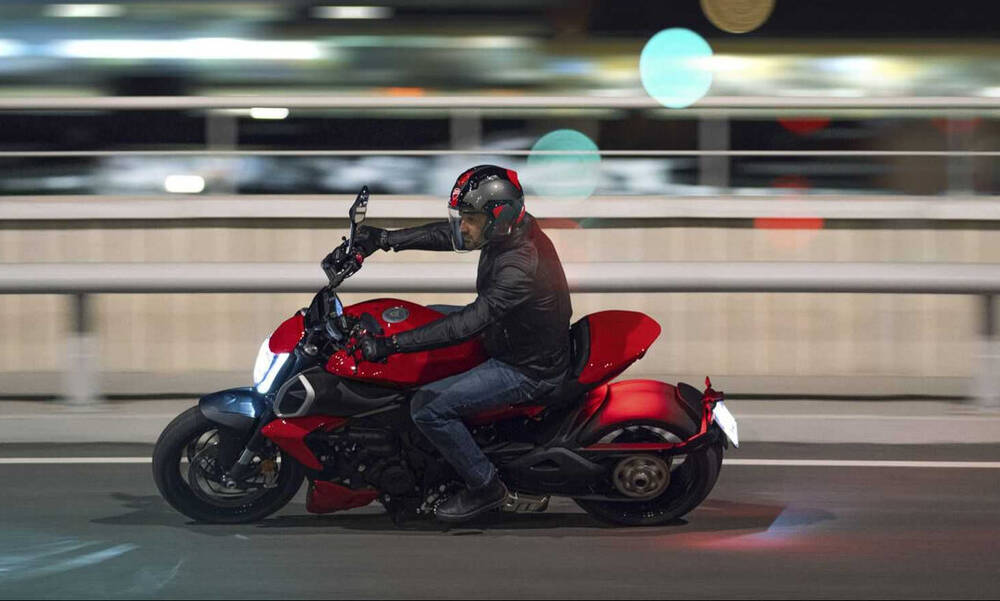 H νέα Ducati Diavel έχει λίγο παραπάνω γκάζι από όσο νομίζεις ότι χρειάζεσαι