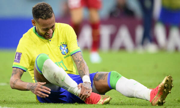 Κατάρ 2022 - Βραζιλία: Διάστρεμμα υπέστη ο Νεϊμάρ - Αμφίβολος στο ματς με την Ελβετία (vid)