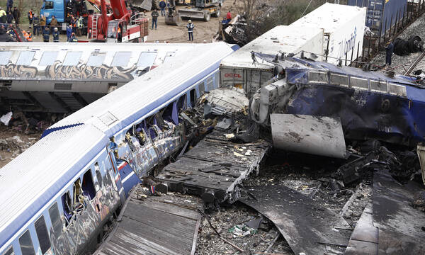 Σύγκρουση των τρένων στα Τέμπη: Πένθος στις ομάδες κι ένα τεράστιο «γιατί;»
