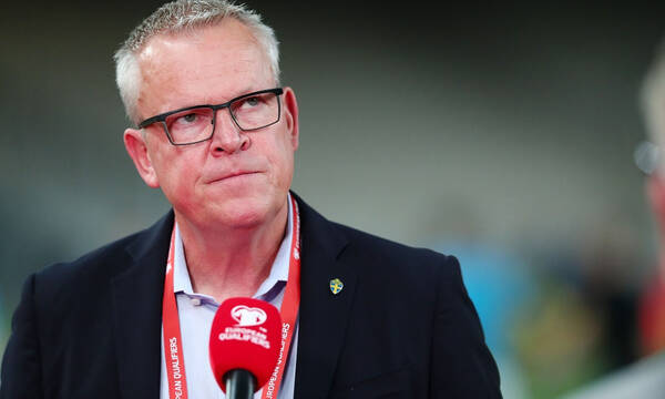 Προκριματικά Euro 2024: «Πλακώθηκε» on air με δημοσιογράφο ο προπονητής της Σουηδίας