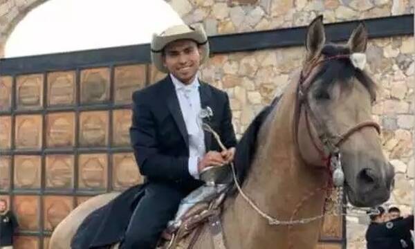 ΑΕΚ: Με άλογο στον γάμο του ο Πινέδα - Βίντεο από τον χορό στους ρυθμούς του «Forza AEKάρα»